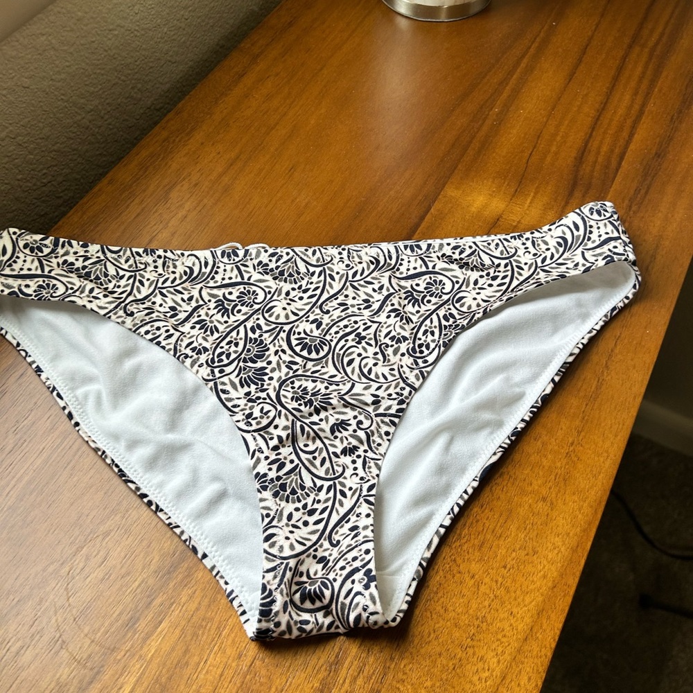 ATHLETA bikini bottom. Size M. Multi. $18